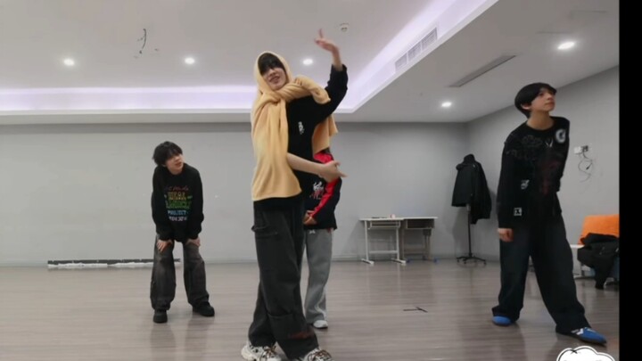 [Zuo Qihan] The teacher said that someone as abstract as Zuo Qihan basically counts as three people 