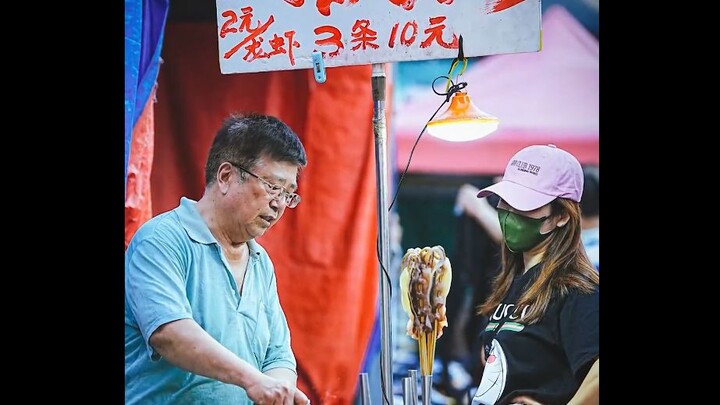 73岁工程师摆摊卖鱿鱼 儿子硕士女儿博士 梦想再开发几个专利