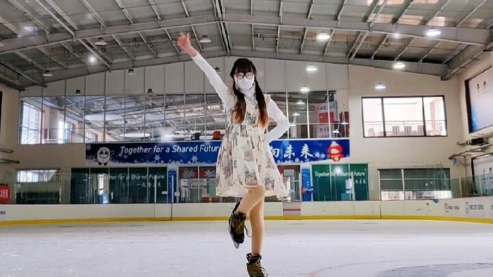 On the skating rink, I danced to a beautiful melody, you may dream