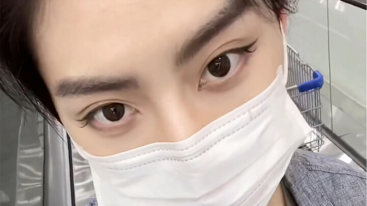 Riasan imitasi Dongfang Qingcang ala Wang Hedi | Siapa yang lihat eyeshadow ini nggak bingung… Cang 