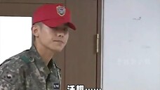 比爱豆还帅的素人嘉宾出现了:被迫听命的顶流爱豆和不苟言笑的帅气教官,先嗑为敬 #王嘉尔