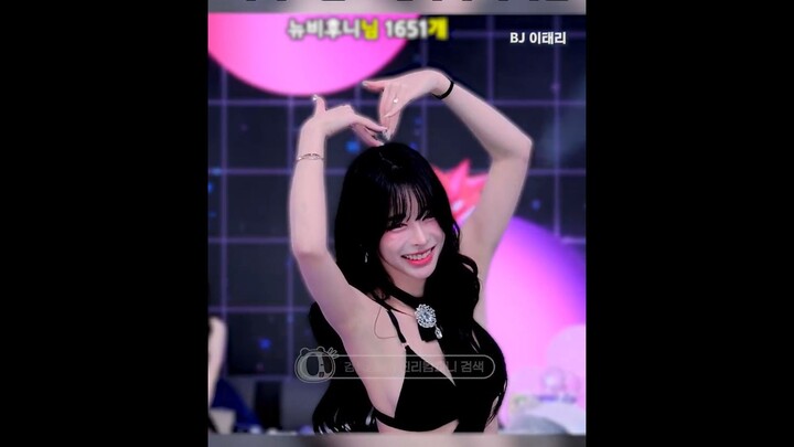 She Just Stole the Spotlight #kpop #girl #dance