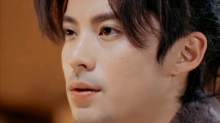 He also manages to pull off the stubble look really well. Who on earth said that he has a limited ac