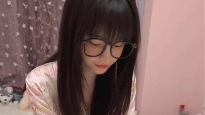 Tôi thực sự muốn khuyên bảo cô bạn thân của bạn gái cho thật tử tế.