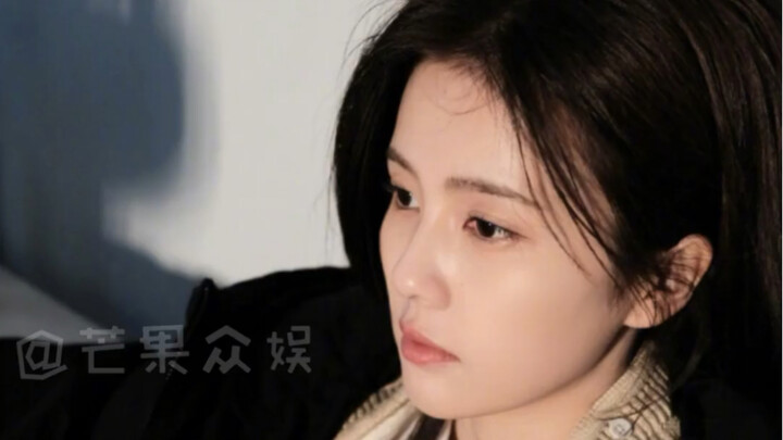 从细节里才发现， 白鹿 几乎都是贴着膏药的