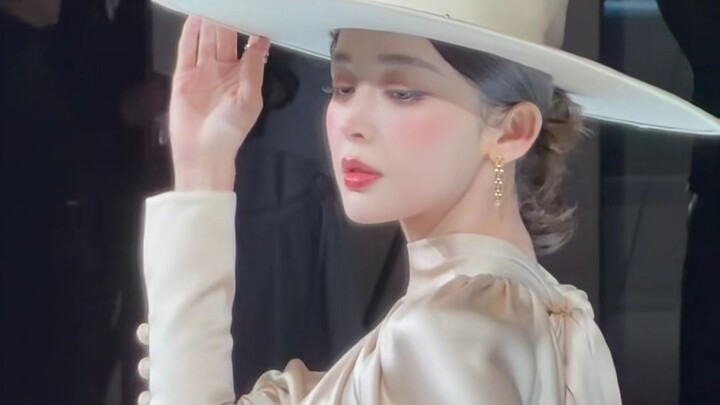 กู่ลี่นาจาในงานอีเวนต์วันนี้สวยจนน่าทึ่ง ดูเหมือนคนทั้งคนเปล่งประกายไปหมด!