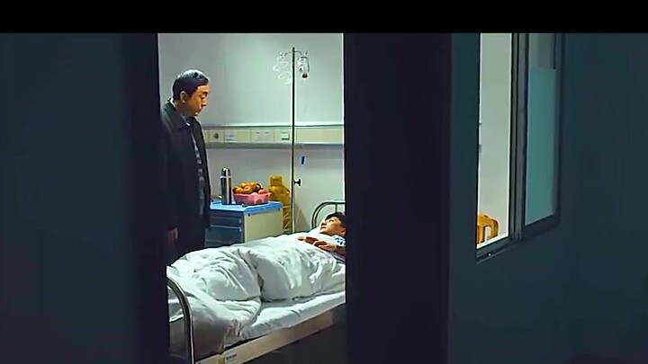 Một người đàn ông đưa bạn gái về quê, chú của anh ta nhìn thoáng qua đã thấy bạn gái của cháu trai m