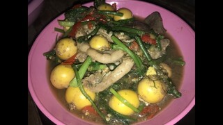 แกงอ่อมพวงใข่