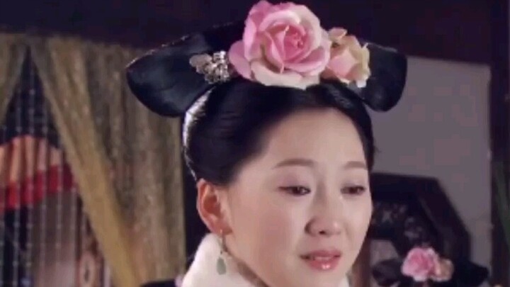 Qiao Hui walked down alone with her memories.