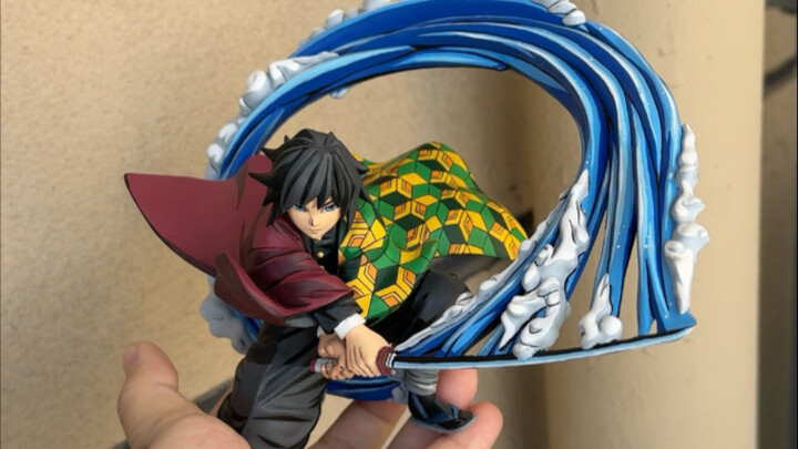 أعدت طلاء شخصية توميوكا غينيوي من مانغا “فُنباشو” بلون جديد بعد وضع أحمر الشفاه “ليو ليو مي”.