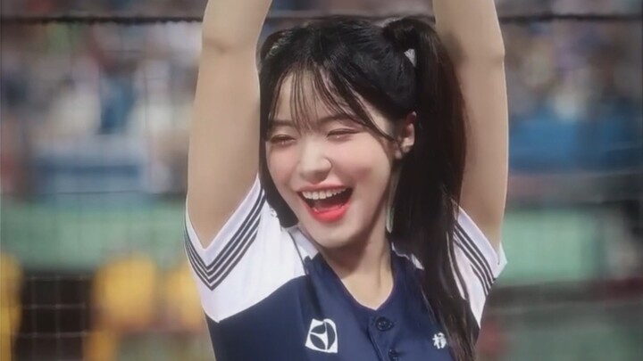 Cheerleader Li Duohui speed dance