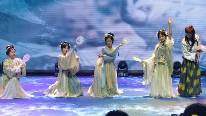 [In the Painting of Jiangnan] ❀Whose beloved comes to wash clothes again❀