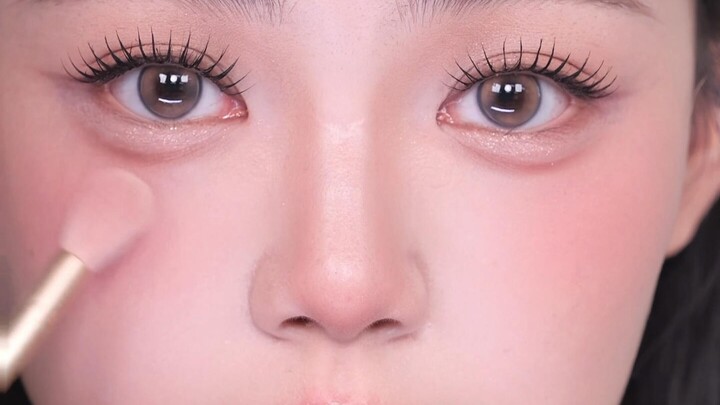 ลุคหน้าตาแบบเนียนกริบ บทเรียนสอนแต่งหน้าและปรับใบหน้าสาวหวานแบบละเอียดยิบ