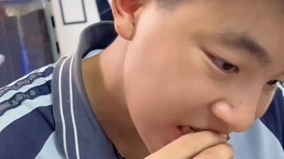 男生分享爸爸炖的牛腩，小小年纪也是懂得了高情商发言