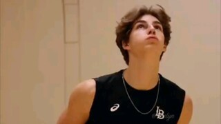 You definitely can’t miss this volleyball boy! The male college student at California State Universi