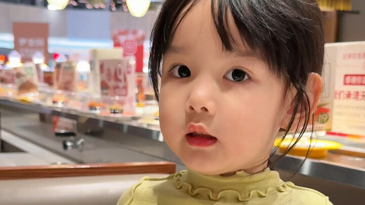 Putri ini baru saja marah, belum sempat dipujuk sudah baikan lagi～