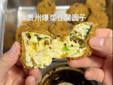 Sudahlah, kalau saya jelaskan pun Anda tidak akan mengerti betapa nikmatnya bakso tahu berisi saus m