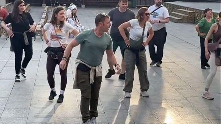 外国人爱上中国广场舞