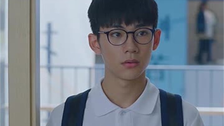 Adik kalau ke mana-mana pasti jadi soal, tapi kakak beda—bahkan dalam mimpi pun udah pake teleskop 8