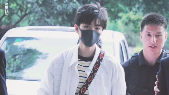 【وانغ جونكاي】كنت أنوي إعداد مجمّع لملابسه اليومية... لكنني لم أتخيّل أبدًا أنني سأكتفي فقط بالتحديق 