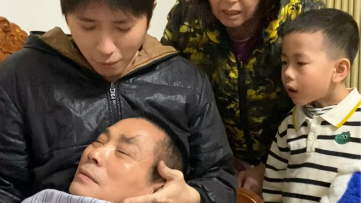 Kami memanjakan ayah seperti seorang bayi