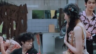 NPC té nước, thấy là Reba nên té sang một bên, té vào đồng nghiệp, hahahahaha