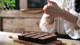[Makanan]|Membuat Nama Chocolate dari Coklat? Mahal, Tapi Lebih Enak!