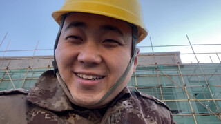 เตียงสองชั้นสุดหรูกว้างขวางในไซต์ก่อสร้าง ท่ามกลางอุณหภูมิ -7°C วันละ 200 หยวน กับคนอายุเท่ากัน 3 คน