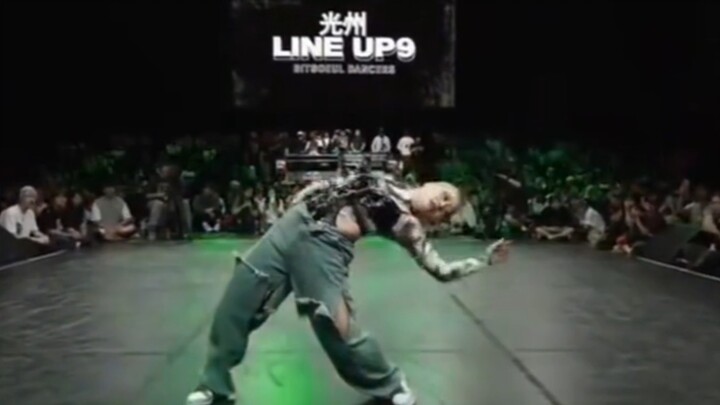 Tarian ayunan tangan ini benar-benar bikin ketagihan, aku sampai nggak bisa berhenti nonton berkali-