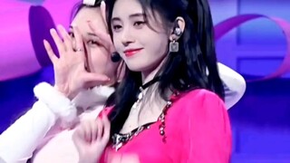 Tôi không nghĩ cô gái này dễ thương đến thế trước khi nhấp vào ảnh??!!! Ahhhhh tôi yêu mất rồi!!!