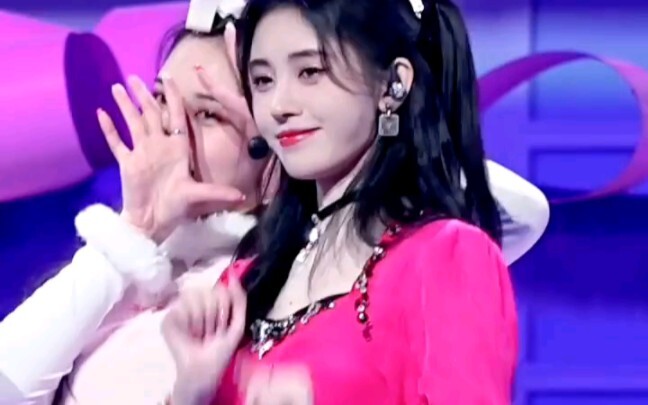I didn’t think this girl was so cute before I clicked on it??!!! Ahhhhh I’m in love!!!