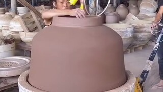 After watching how these giant wine jars are made, don’t you feel a sense of healing?