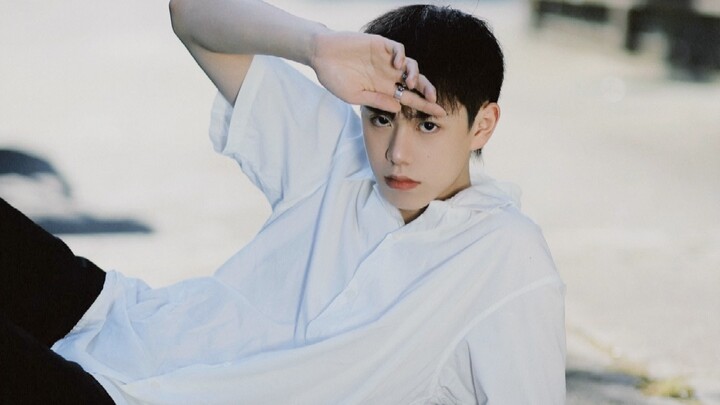 Nam sinh trung học đến rồi