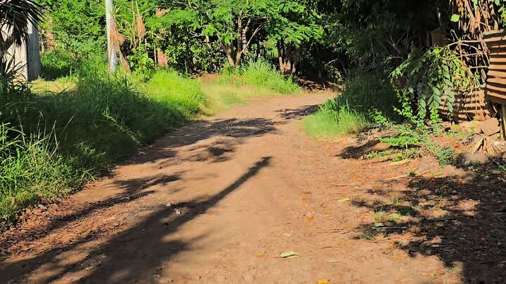 Caminando por caserio Las Chinitas en El Salvador.