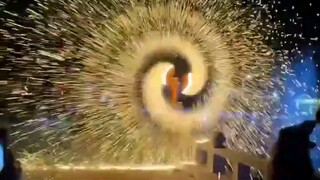 "Aku memohon pada kembang api"