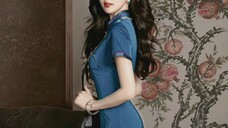 Her cheongsam made me forget her red flowered jacket! Who wouldn't be confused by her figure? [Bai L