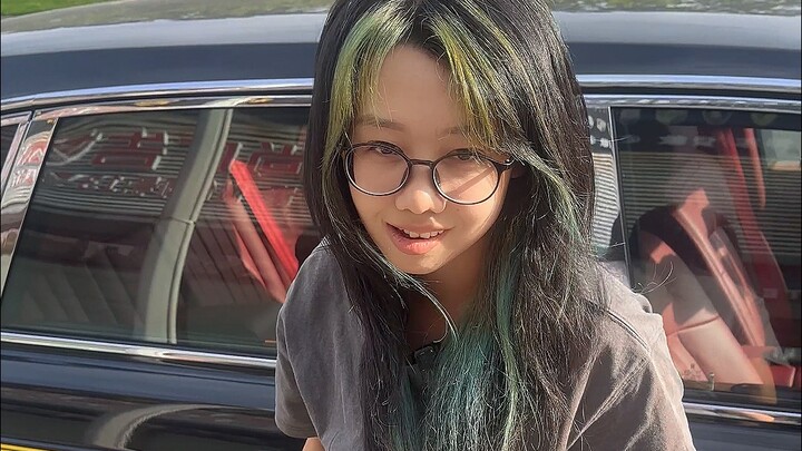 Các bạn nam đi xe đạp phải hết sức chú ý đến an toàn!