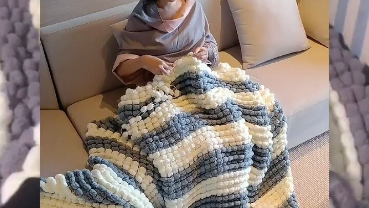 Nghe nói đan khăn quàng cổ sẽ bị lời nguyền chia tay, nhưng “cái chăn” thì không đâu