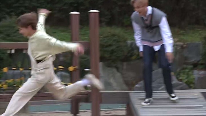 【SEVENTEEN】Toàn bộ thành viên nhảy bài "Tháng 13", cảnh tượng vẫn rất đẹp mắt