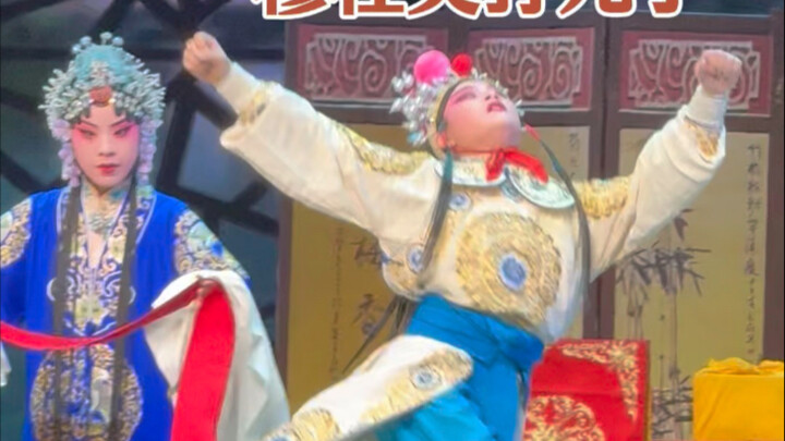 Henan Opera is Hilarious! Mu Guiying Beats Her Son, While Her Grandmother Plays Favorites!