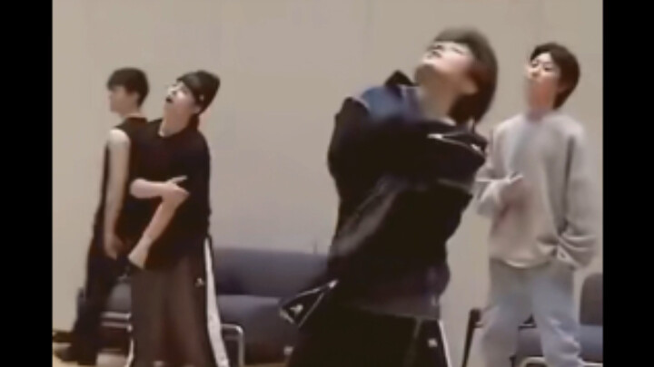 Wonwoo, tolong dong! Bukan 17, tapi sudah 27 tahun.