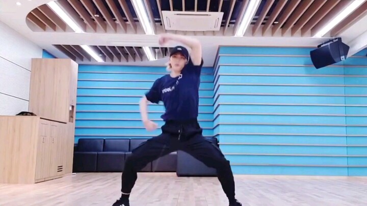 [Hwang Hyunjin] Hwang Hyunjin's amazing EXO eve cover!