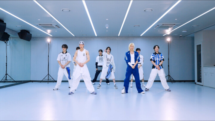 Ruang Latihan Tari Ceremony Stray Kids