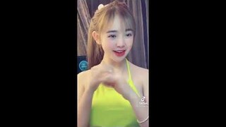 tran huyen chau tiktok tong hop video triệu vew cua co nang xinh xan dang yeu tiktok viet nam