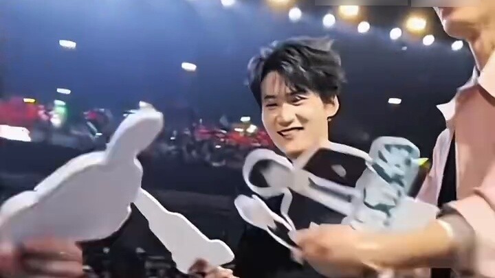 ไอ้เด็กนั่นยังสู้แย่งกันเหมือนเดิม ฮ่าๆๆๆๆ กลัวน้องสาวจะโดนจับไป