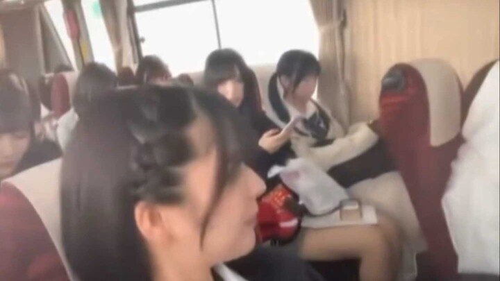 โยนฉันลงไป ไม่ว่าฉันจะกรี๊ดแค่ไหน ก็อย่าช่วยฉันเลย