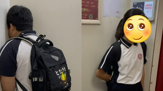 男孩在电梯偶遇女同学，害羞到将头埋进角落不敢直视，画面太搞笑