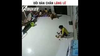 Đôi Bàn Chân Lặng Lẽ