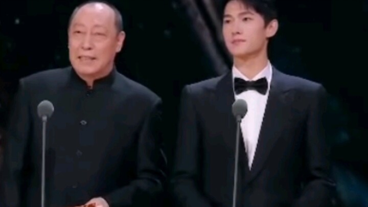 Ni Dahong และ Yang Yang คว้ารางวัล "Big Events in Life"