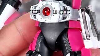 Saya hanya seorang Kamen Rider yang lewat! "Kamen Rider Decade FRS Kamen Rider Rakitan"